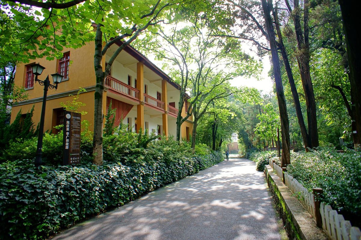 云南大學是211嗎?企業認可度高嗎?什么專業最好?宿舍條件如何