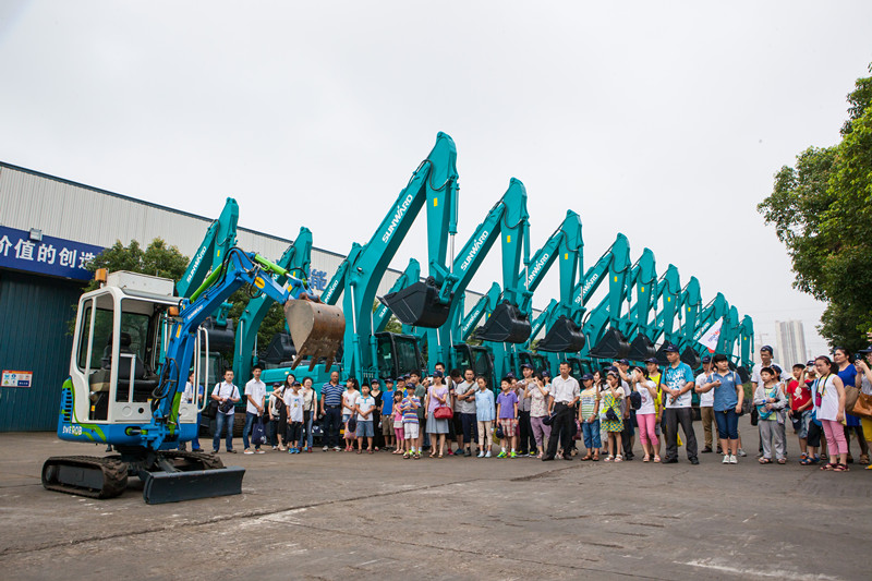 開挖機(jī)，坐游艇、飛機(jī) 山河智能開展員工家屬開放日活動