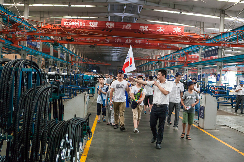 開挖機(jī)，坐游艇、飛機(jī) 山河智能開展員工家屬開放日活動
