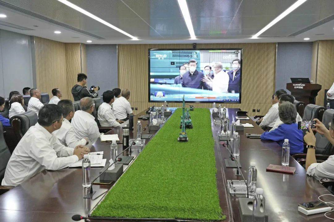 總書記“點贊”山河創(chuàng)新，山河智能集中收看《新聞聯(lián)播》